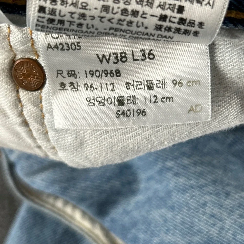 Levis 501 Straight Fit Jeans Mens 38x36 Light Wash Blue Denim Button Fly Classic